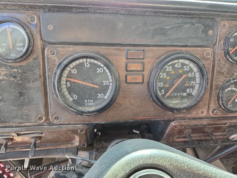 image for item ER5026 1996 Freightliner FLD semi truck