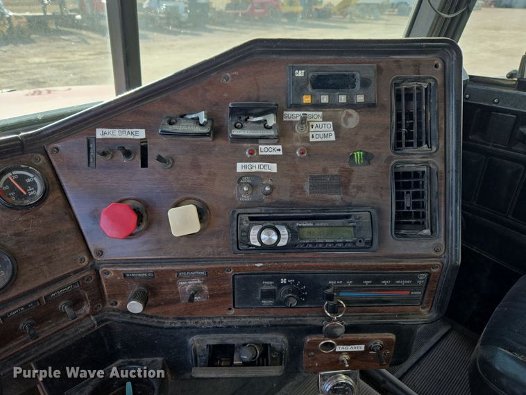 image for item ER5026 1996 Freightliner FLD semi truck