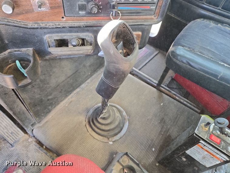 image for item ER5026 1996 Freightliner FLD semi truck