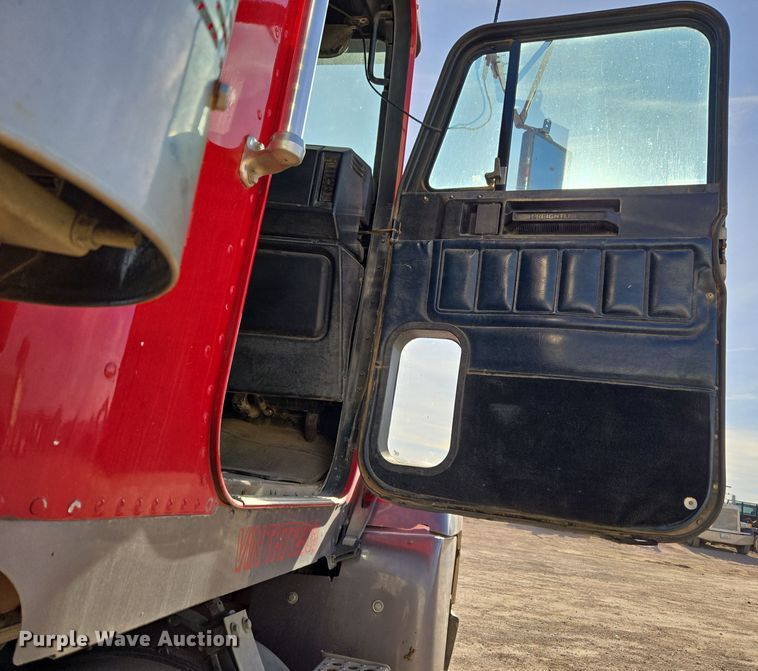 image for item ER5026 1996 Freightliner FLD semi truck