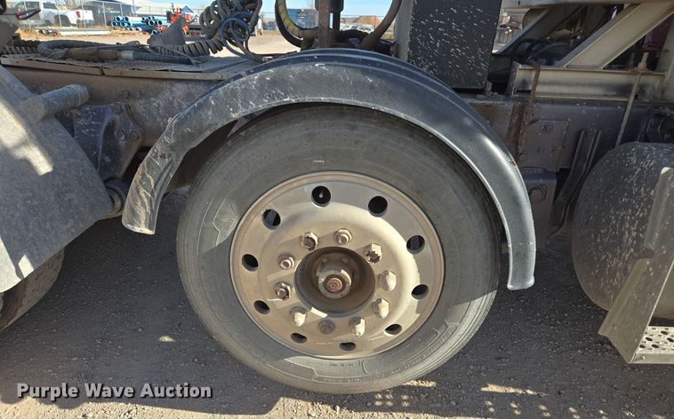 image for item ER5026 1996 Freightliner FLD semi truck