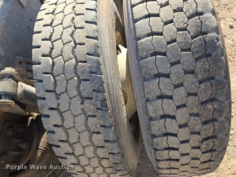 image for item ER5026 1996 Freightliner FLD semi truck