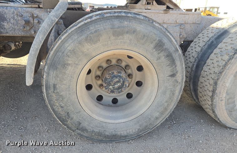 image for item ER5026 1996 Freightliner FLD semi truck