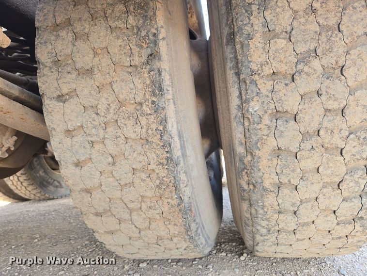 image for item ER5026 1996 Freightliner FLD semi truck