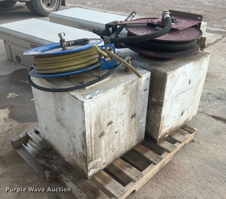 image for item ER5032 Fuel and lube tanks