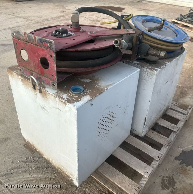 image for item ER5032 Fuel and lube tanks