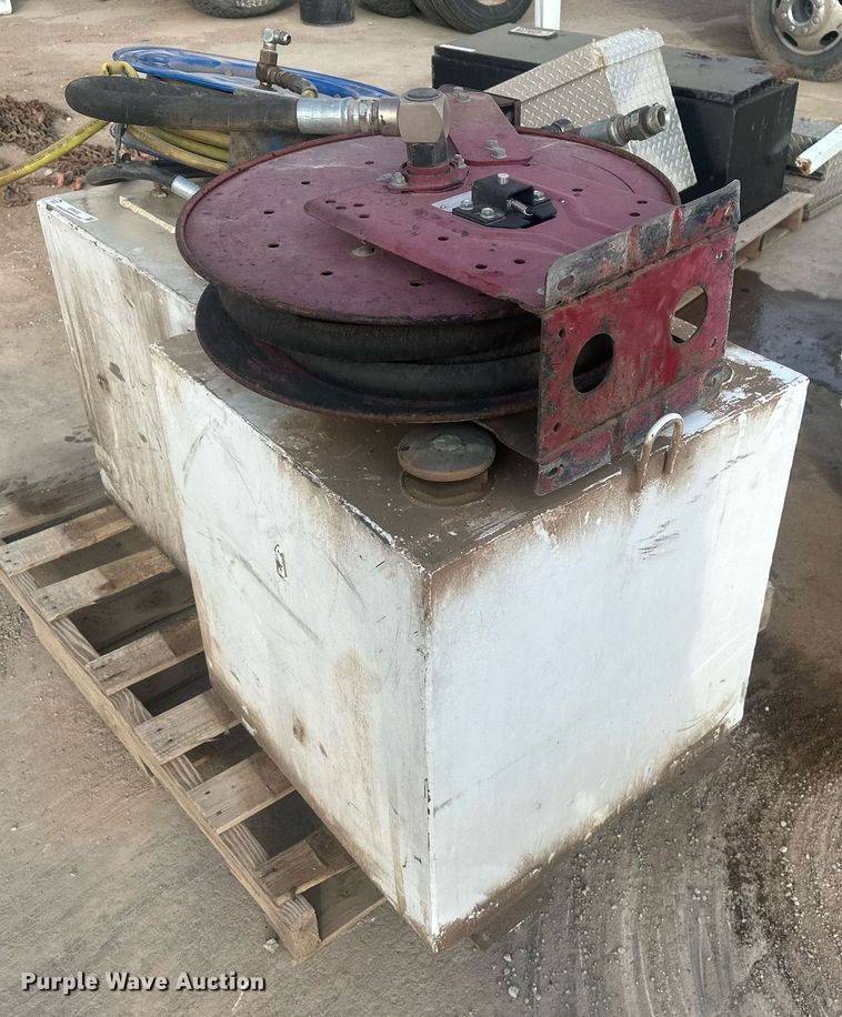 image for item ER5032 Fuel and lube tanks