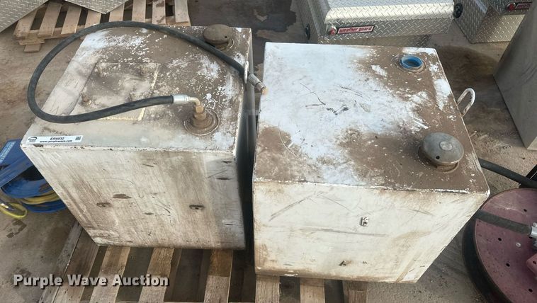 image for item ER5032 Fuel and lube tanks