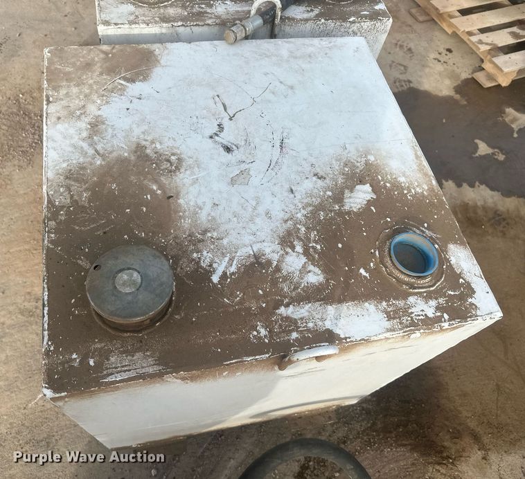 image for item ER5032 Fuel and lube tanks