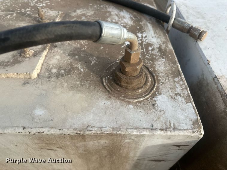 image for item ER5032 Fuel and lube tanks