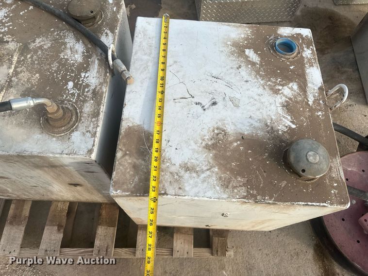 image for item ER5032 Fuel and lube tanks