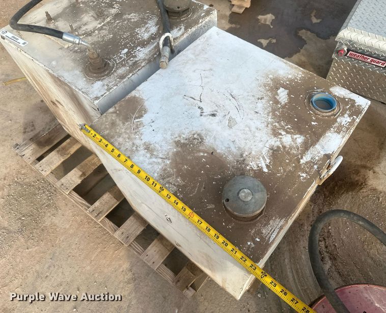 image for item ER5032 Fuel and lube tanks