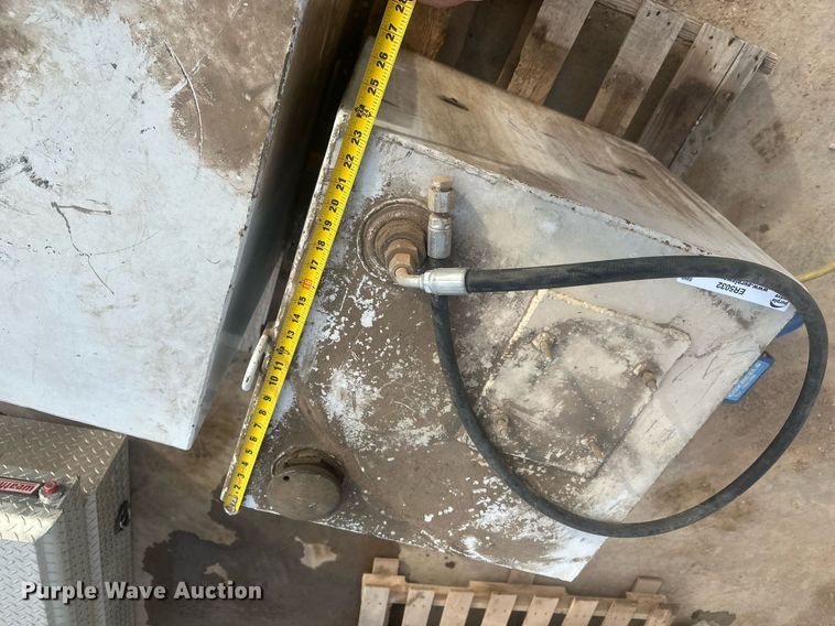 image for item ER5032 Fuel and lube tanks