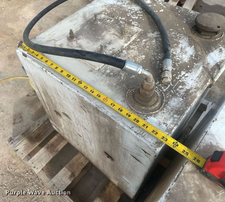 image for item ER5032 Fuel and lube tanks