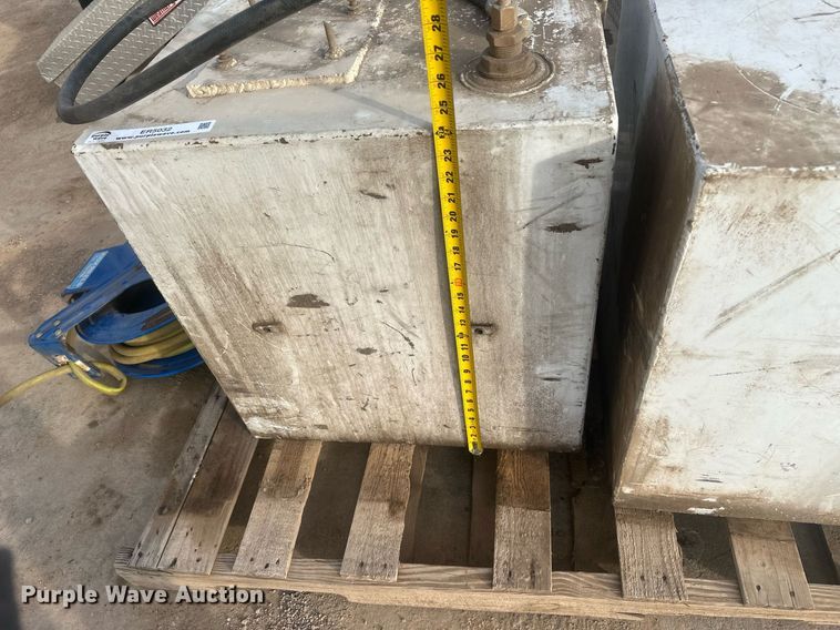 image for item ER5032 Fuel and lube tanks