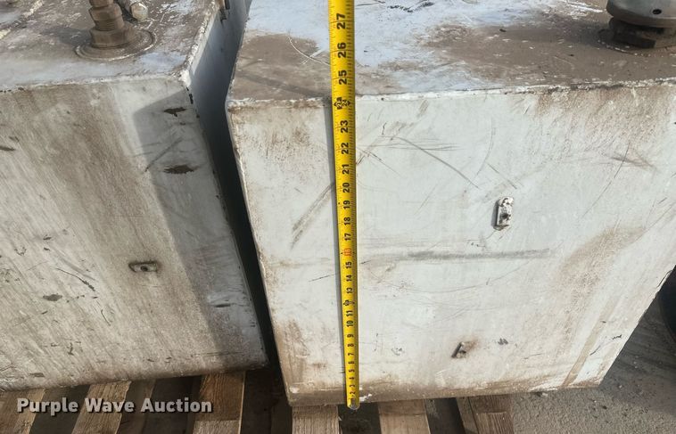 image for item ER5032 Fuel and lube tanks