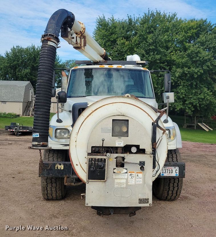 image for item KA9887 2005 International  7600 sewer rodder truck