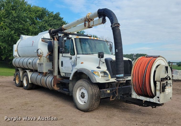 image for item KA9887 2005 International  7600 sewer rodder truck