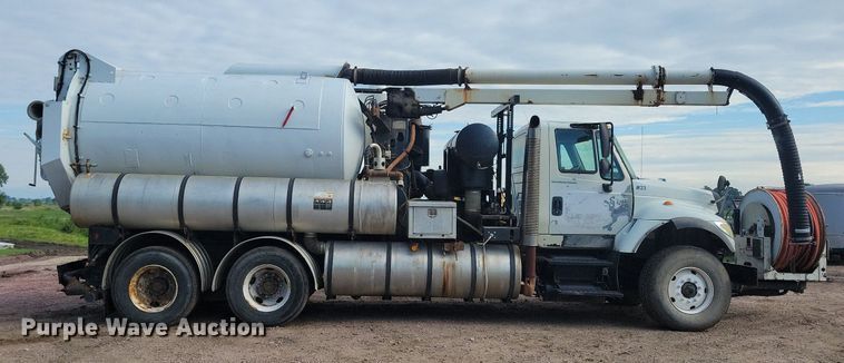 image for item KA9887 2005 International  7600 sewer rodder truck