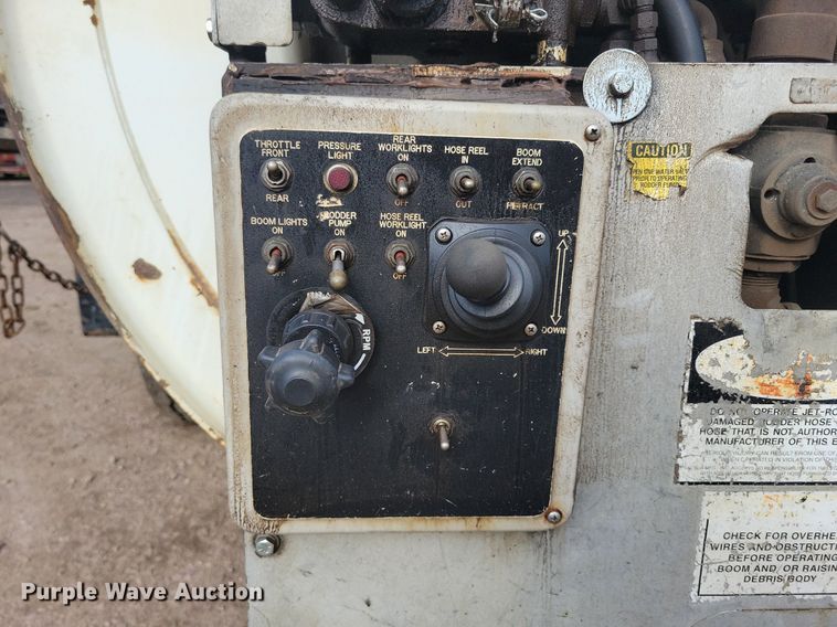 image for item KA9887 2005 International  7600 sewer rodder truck