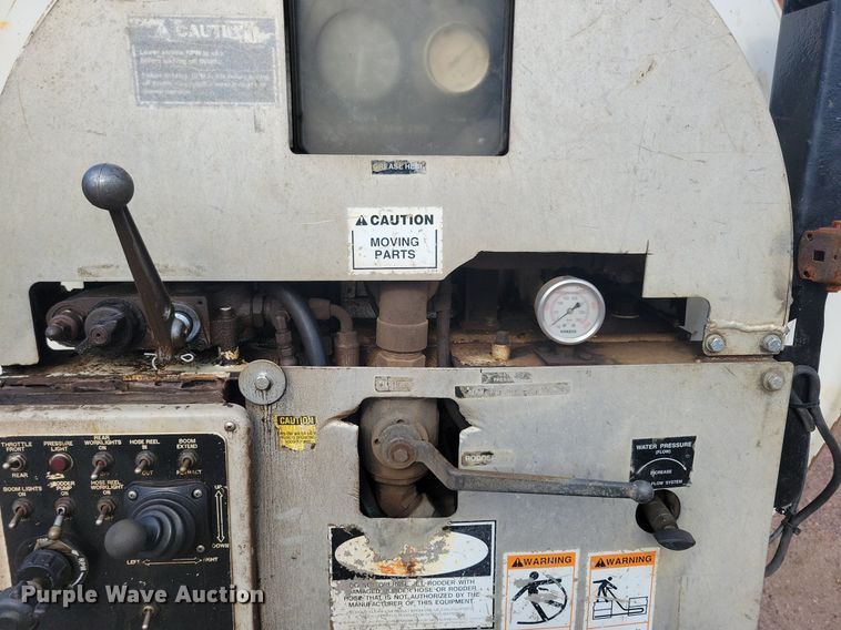 image for item KA9887 2005 International  7600 sewer rodder truck