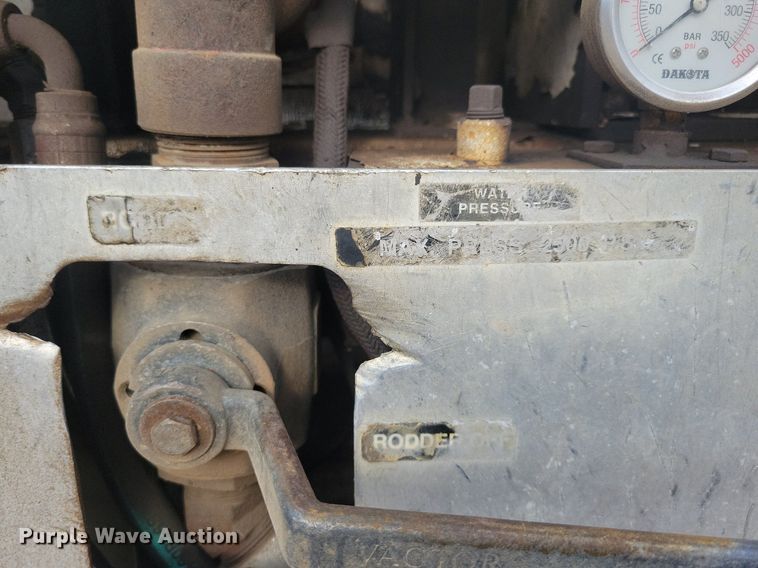 image for item KA9887 2005 International  7600 sewer rodder truck