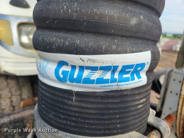 image for item KA9887 2005 International  7600 sewer rodder truck