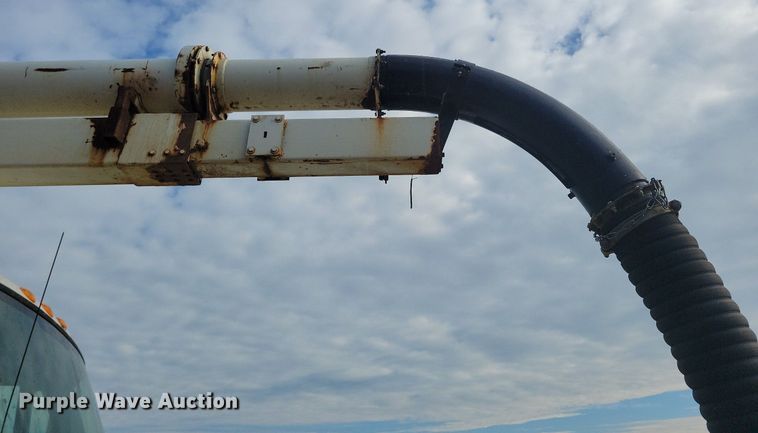 image for item KA9887 2005 International  7600 sewer rodder truck