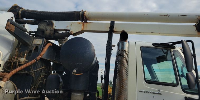 image for item KA9887 2005 International  7600 sewer rodder truck