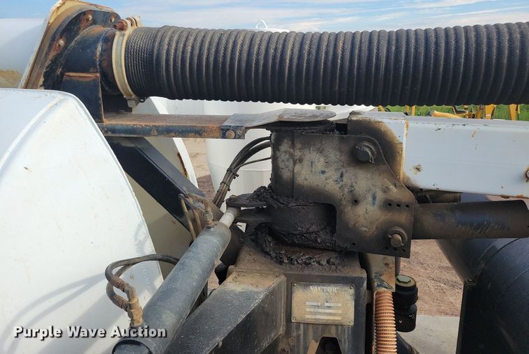 image for item KA9887 2005 International  7600 sewer rodder truck