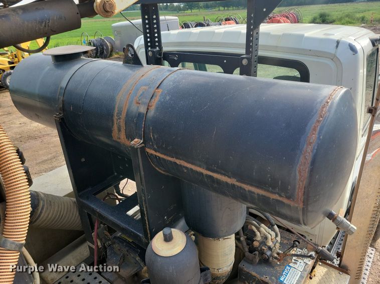 image for item KA9887 2005 International  7600 sewer rodder truck