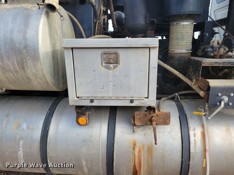 image for item KA9887 2005 International  7600 sewer rodder truck