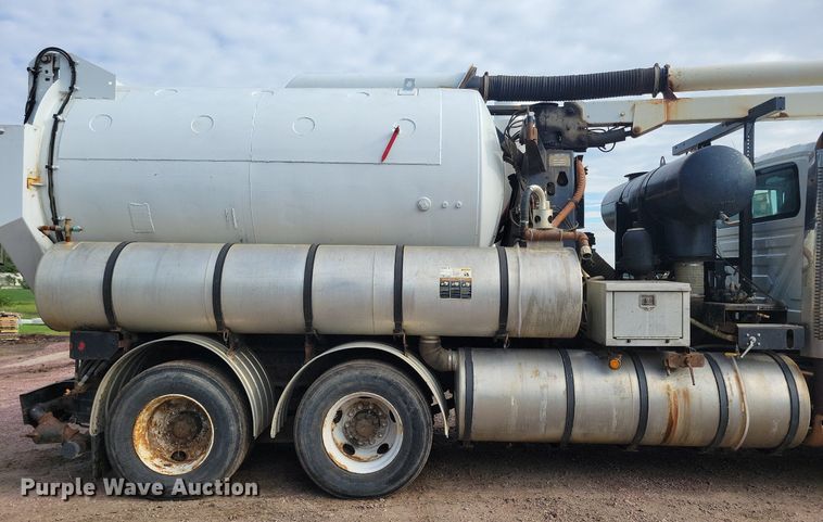 image for item KA9887 2005 International  7600 sewer rodder truck