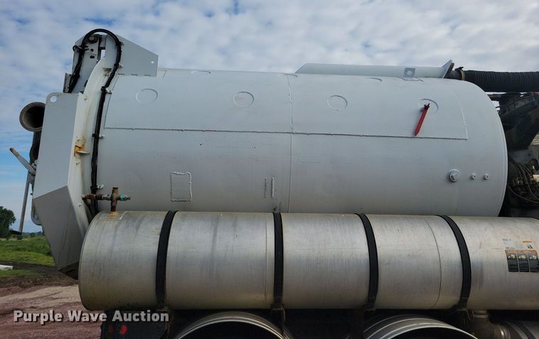 image for item KA9887 2005 International  7600 sewer rodder truck