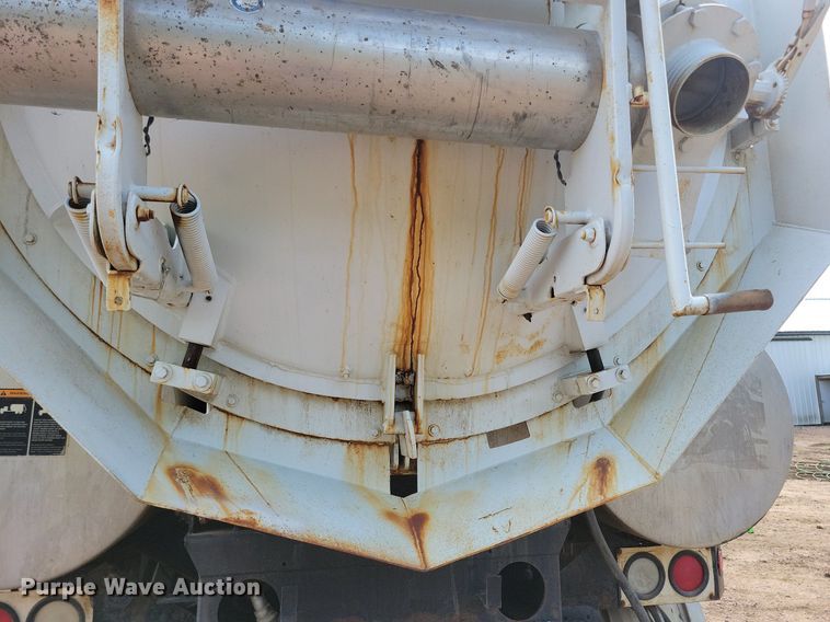 image for item KA9887 2005 International  7600 sewer rodder truck