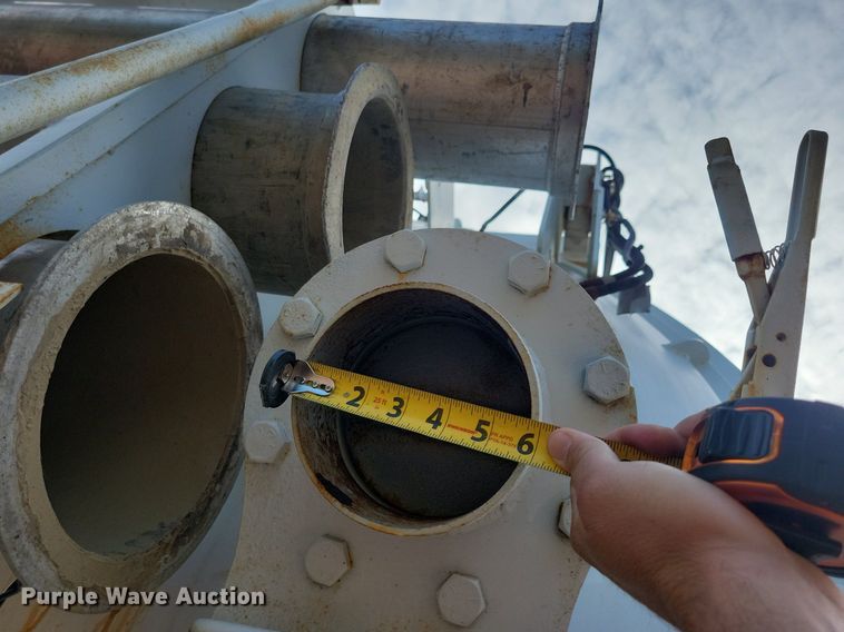 image for item KA9887 2005 International  7600 sewer rodder truck