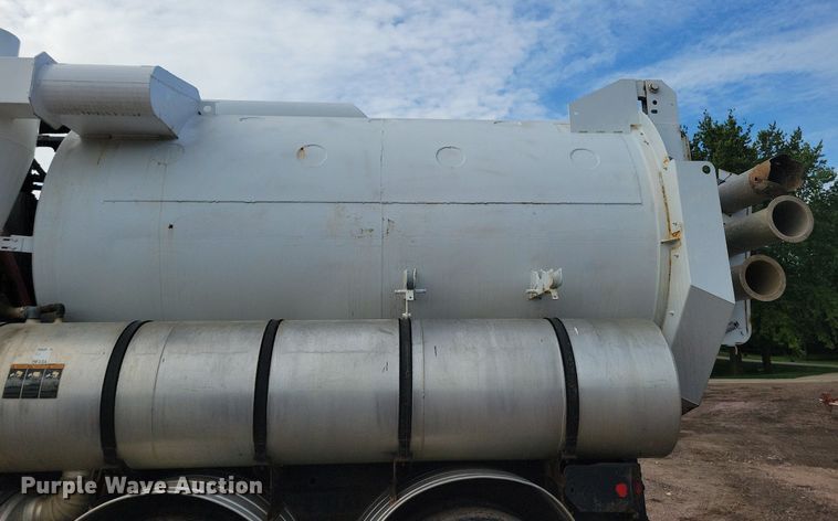 image for item KA9887 2005 International  7600 sewer rodder truck