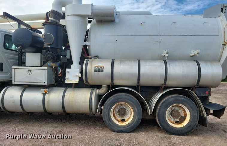 image for item KA9887 2005 International  7600 sewer rodder truck