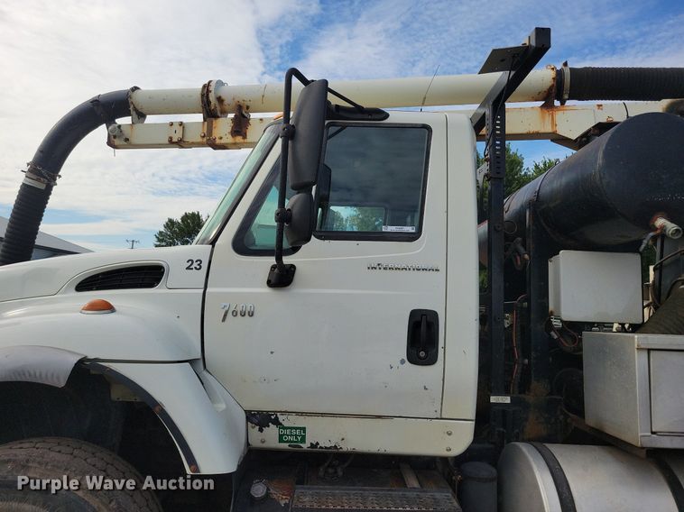 image for item KA9887 2005 International  7600 sewer rodder truck