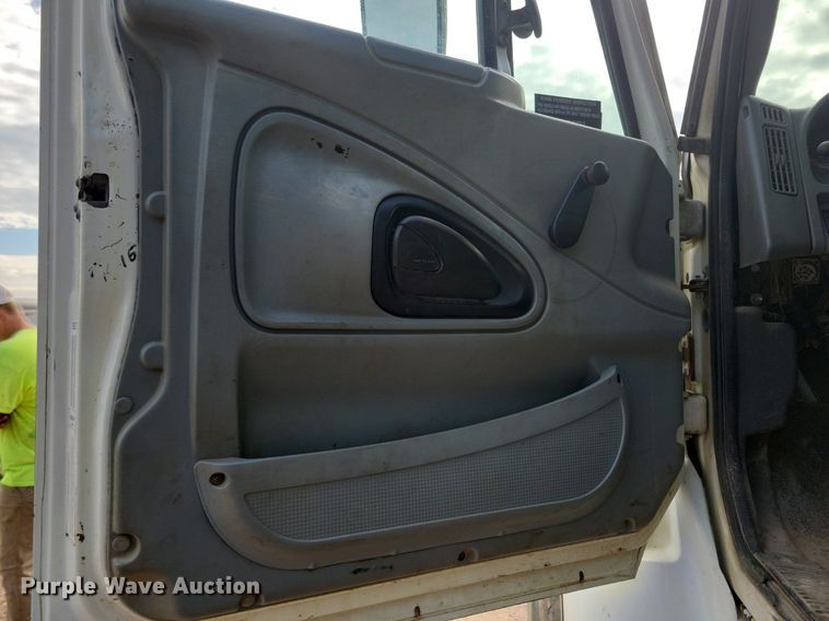 image for item KA9887 2005 International  7600 sewer rodder truck