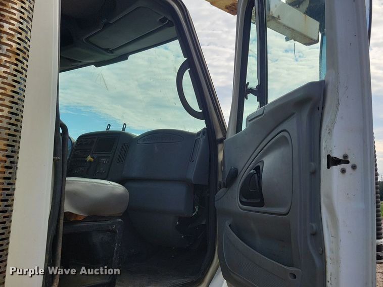 image for item KA9887 2005 International  7600 sewer rodder truck