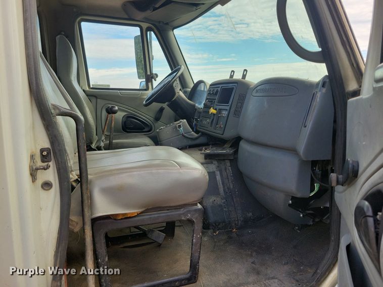 image for item KA9887 2005 International  7600 sewer rodder truck