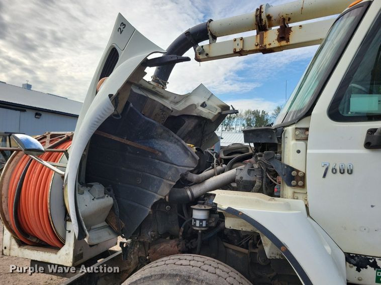 image for item KA9887 2005 International  7600 sewer rodder truck