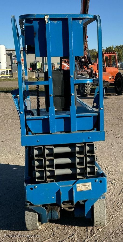 image for item MS9833 2008 Genie GS-1930 scissor lift
