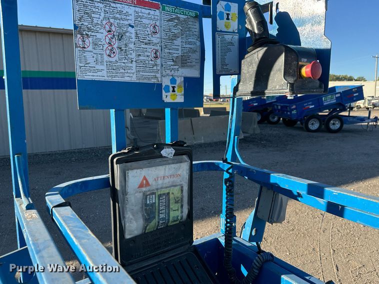 image for item MS9833 2008 Genie GS-1930 scissor lift