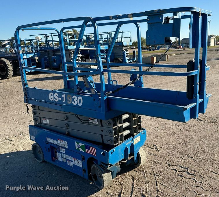 image for item MS9833 2008 Genie GS-1930 scissor lift