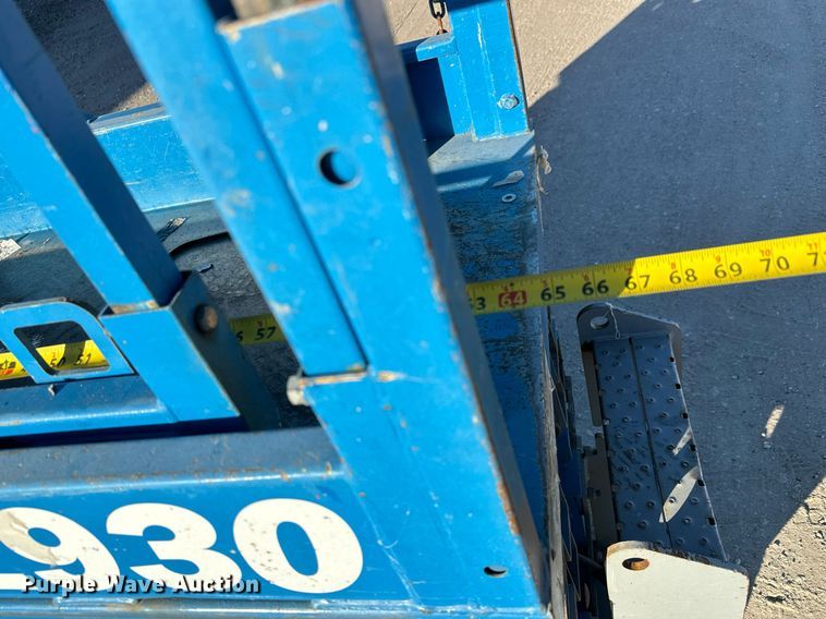 image for item MS9833 2008 Genie GS-1930 scissor lift