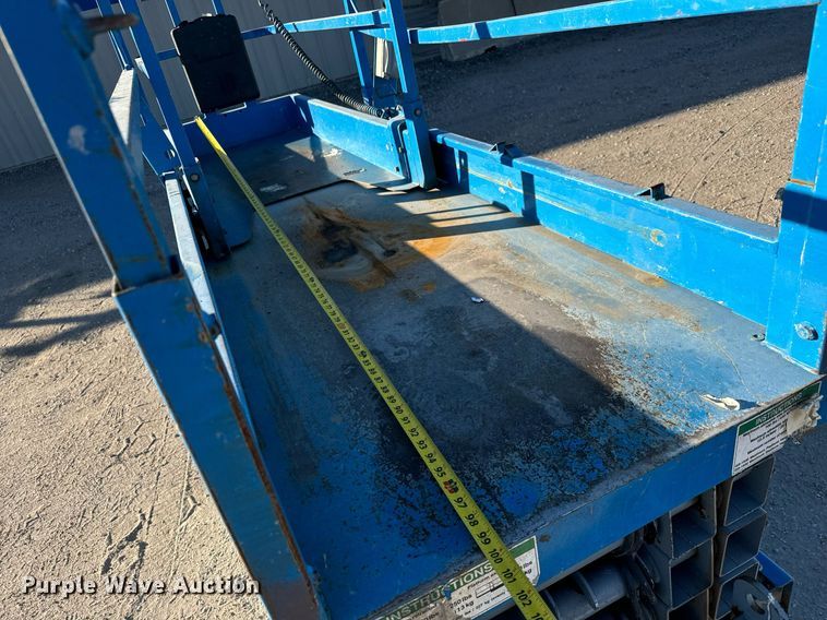 image for item MS9833 2008 Genie GS-1930 scissor lift