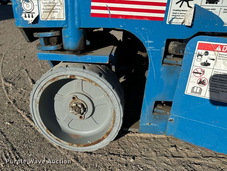 image for item MS9833 2008 Genie GS-1930 scissor lift