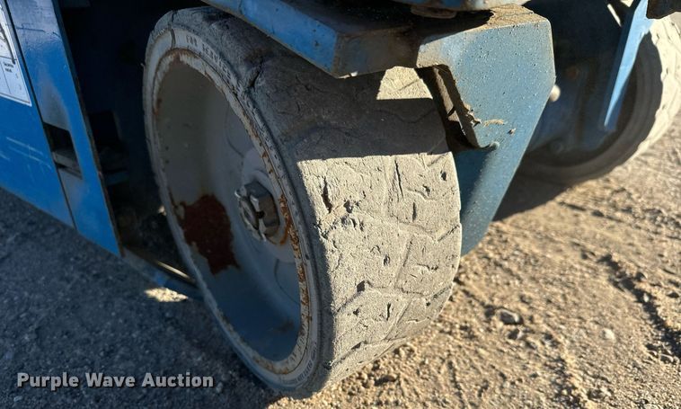 image for item MS9833 2008 Genie GS-1930 scissor lift